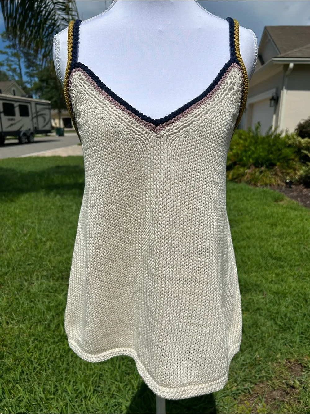 NWT🌷Banana Republic Cream Knit V-Neck Cami with Navy, Lavender & Mustard Trim